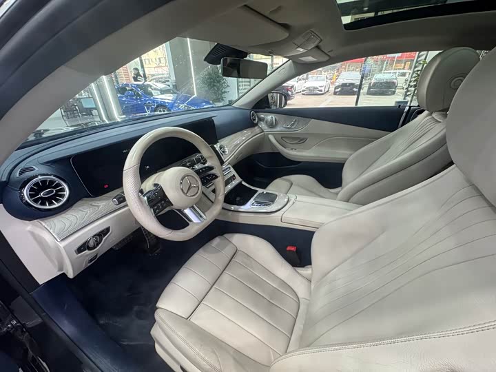 Фото 5 - Mercedes-Benz E-Class