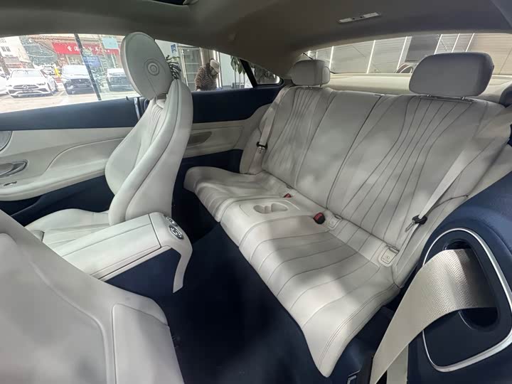 Фото 7 - Mercedes-Benz E-Class