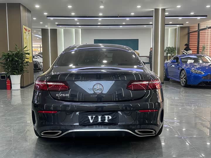Фото 9 - Mercedes-Benz E-Class