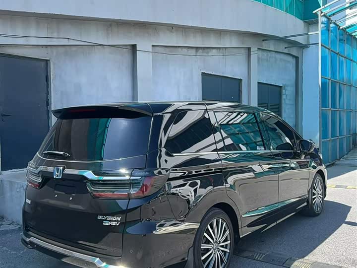 Фото 4 - Honda Elysion