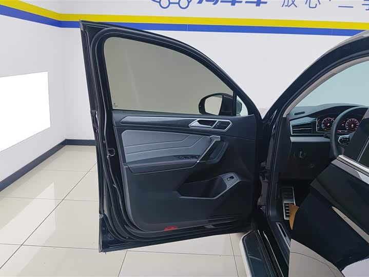 Фото 7 - Volkswagen Tiguan L Pro