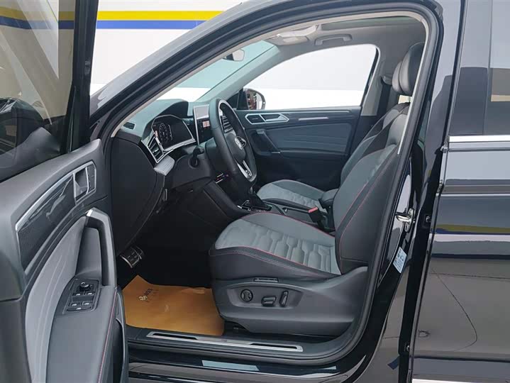 Фото 9 - Volkswagen Tiguan L Pro