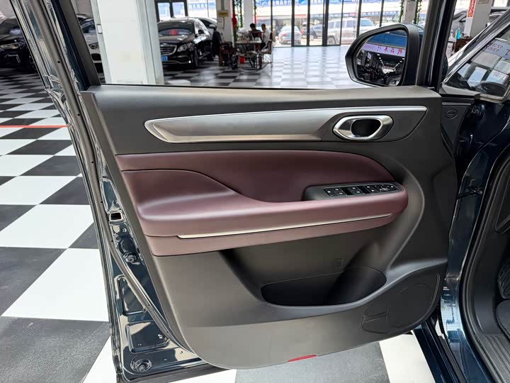 صورة 5 - GAC Trumpchi M6