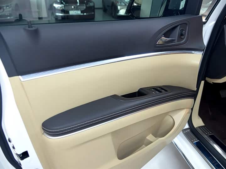 Фото 6 - Buick GL8 ES