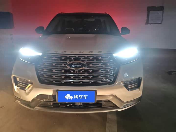 Photo 2 - Ford Explorer