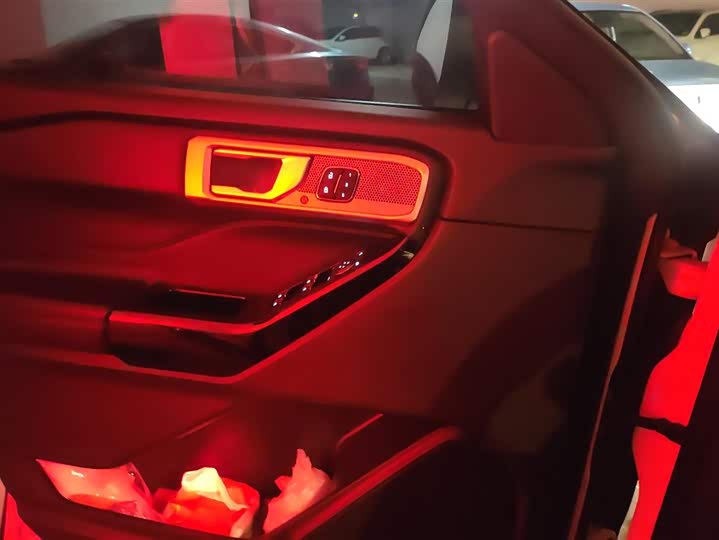 Photo 7 - Ford Explorer