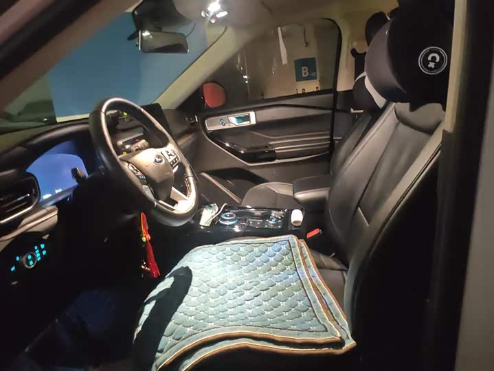 Photo 9 - Ford Explorer
