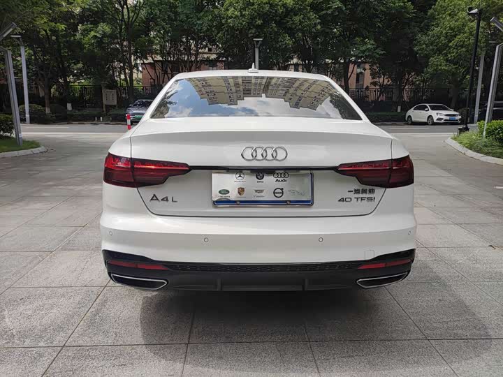 Фото 5 - Audi A4L