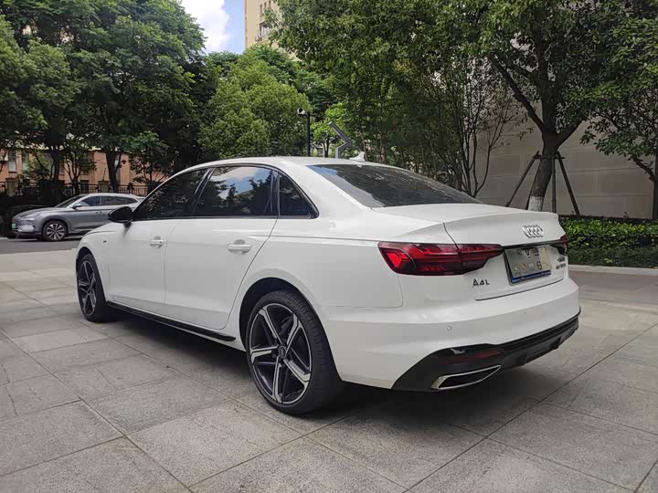 Фото 6 - Audi A4L