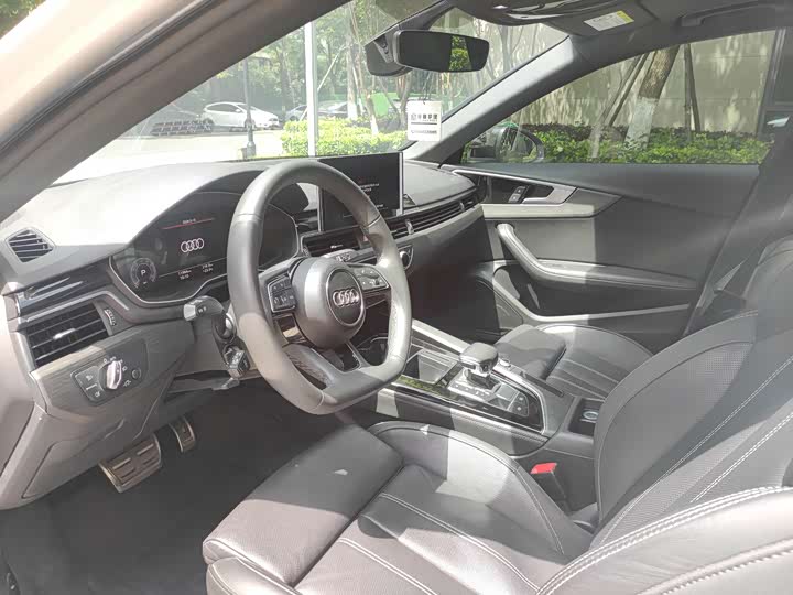 Фото 9 - Audi A4L