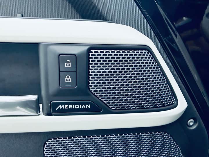 Фото 7 - Land Rover Defender