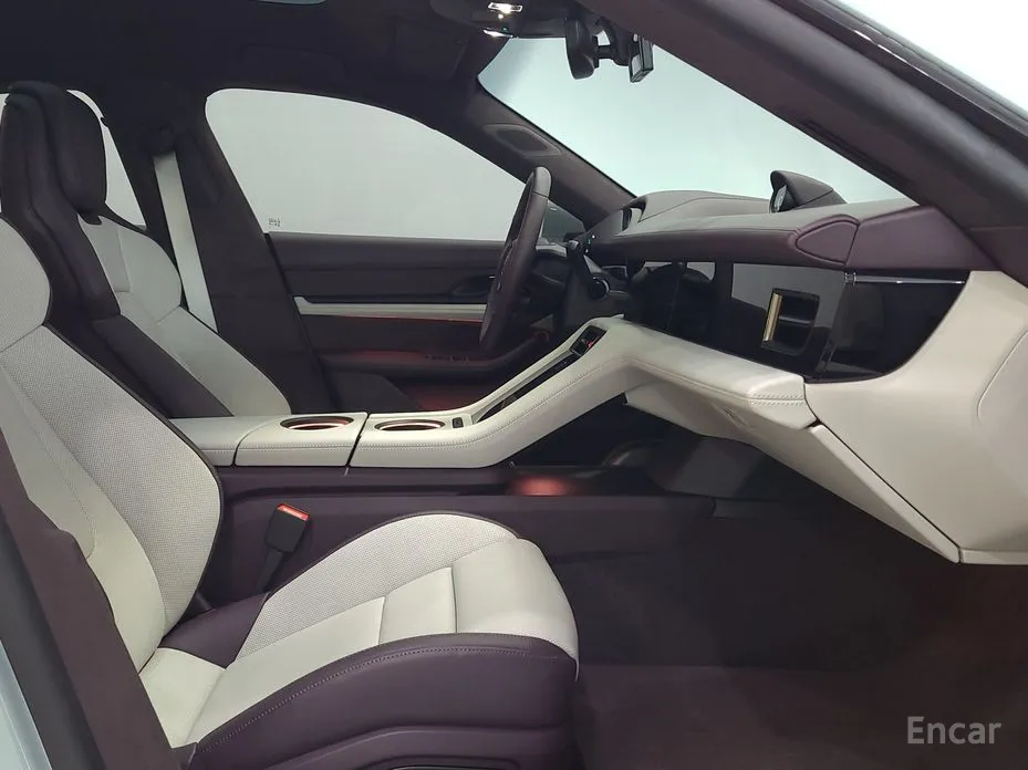 Photo 10 - Porsche Taycan