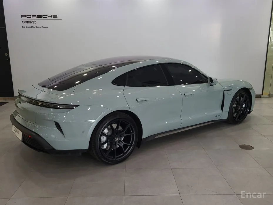 Photo 2 - Porsche Taycan