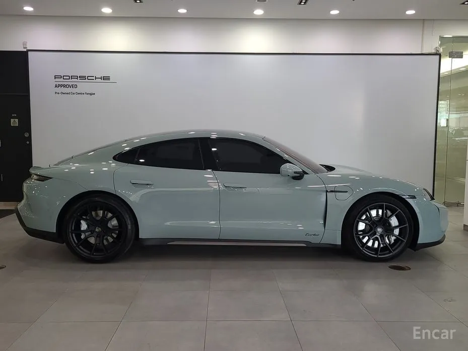 Photo 5 - Porsche Taycan