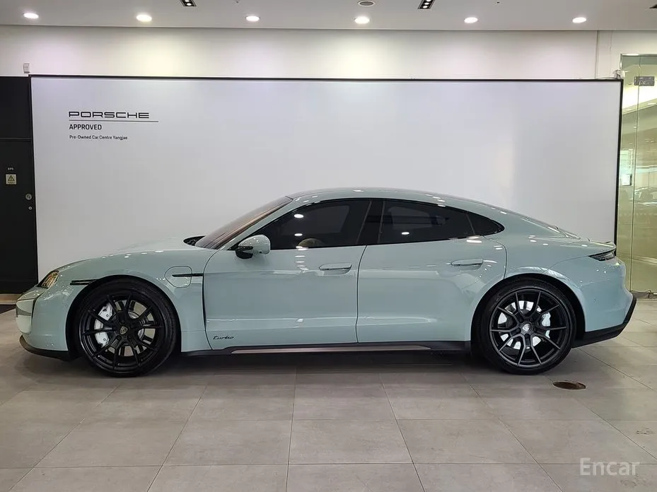 Photo 6 - Porsche Taycan