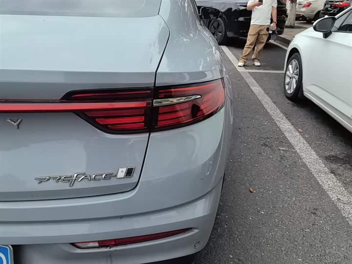 Zdjęcie 8 - Geely Preface