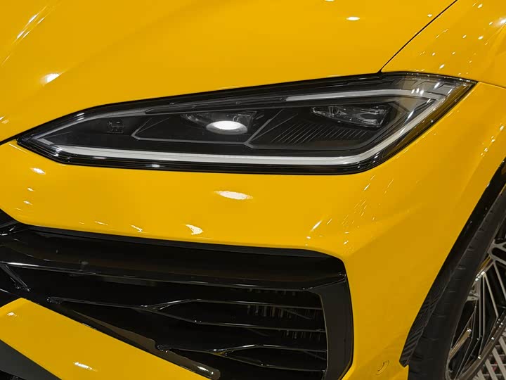 2025 Lamborghini Urus SE