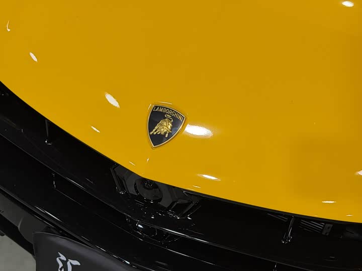 2025 Lamborghini Urus SE