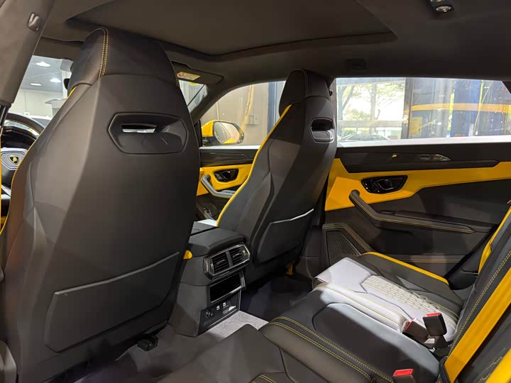 2025 Lamborghini Urus SE