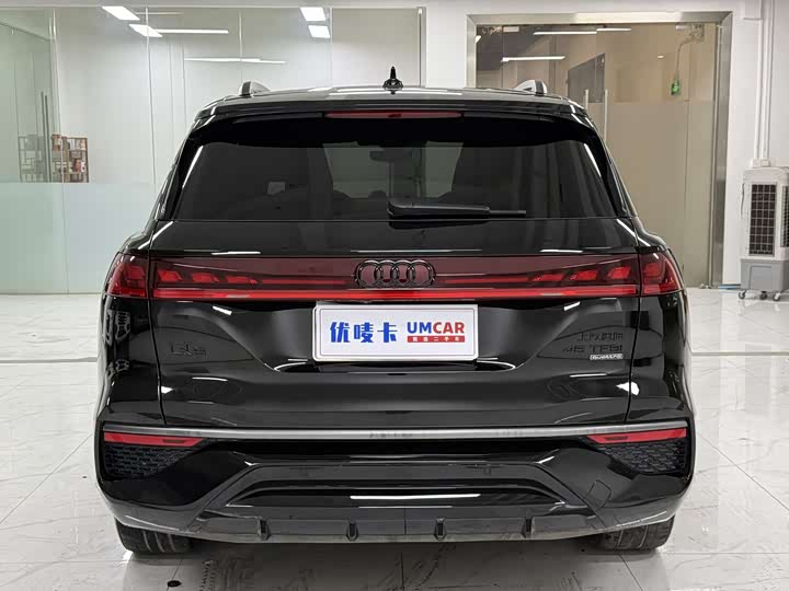 Audi Q6 2024 2024款 45 TFSI quattro 黑武士版 6座