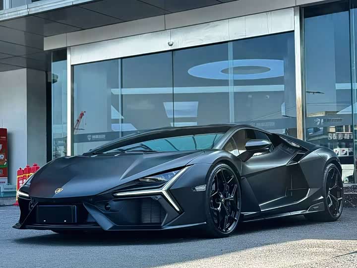 2023 Lamborghini Revuelto