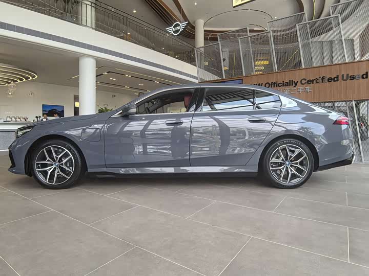 Zdjęcie 3 - BMW i5