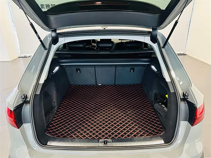 Фото 6 - Audi A4