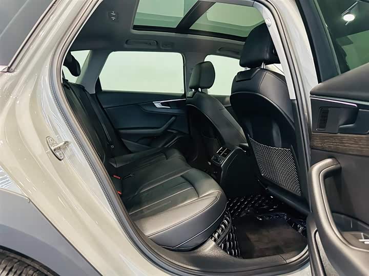 Фото 7 - Audi A4