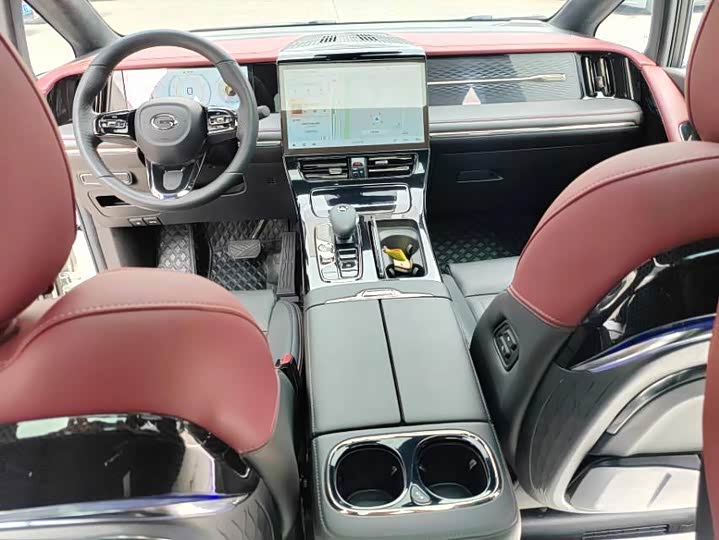 Фото 2 - GAC Trumpchi M8