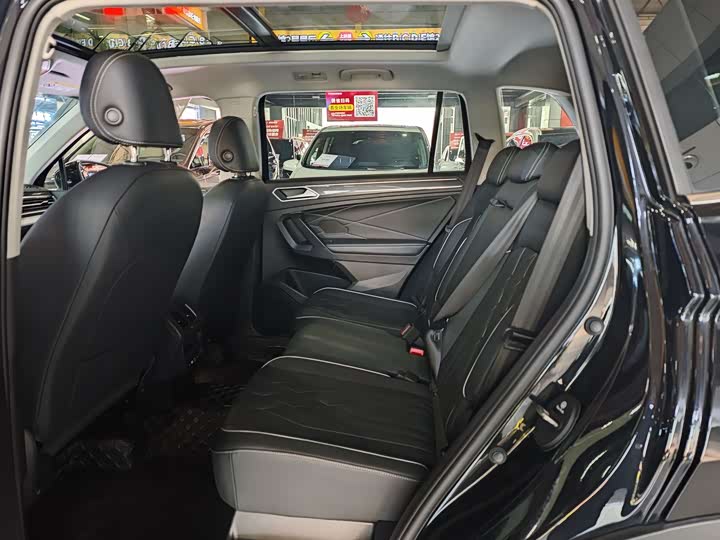 Фото 4 - Volkswagen Tiguan L Pro