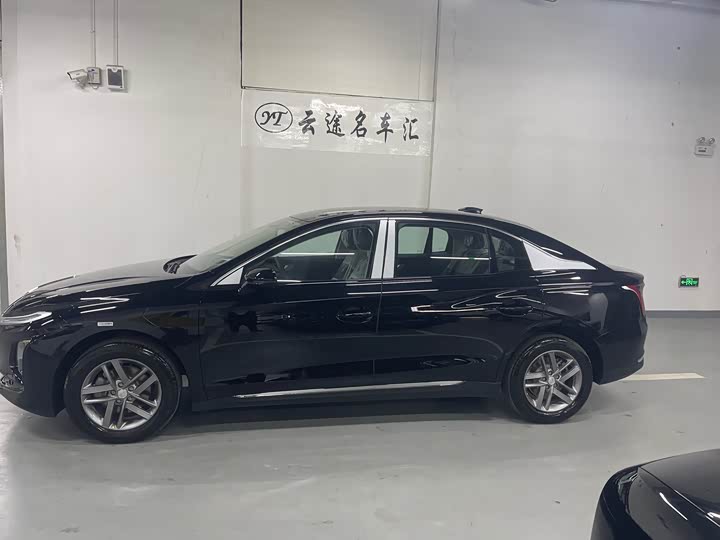 2026 Hongqi E-QM5