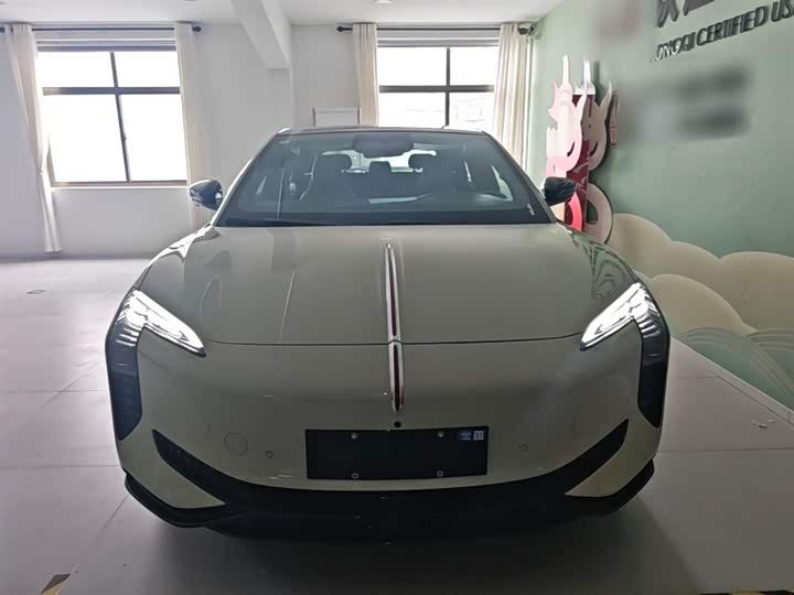 2025 Hongqi EH7
