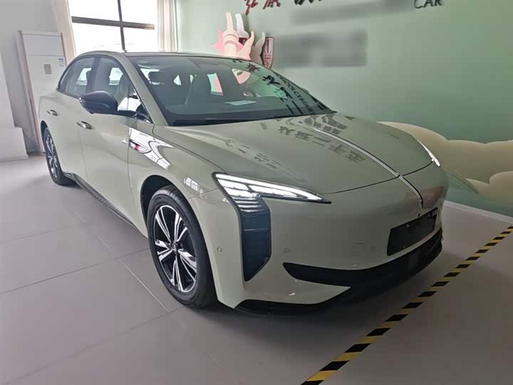 2025 Hongqi EH7