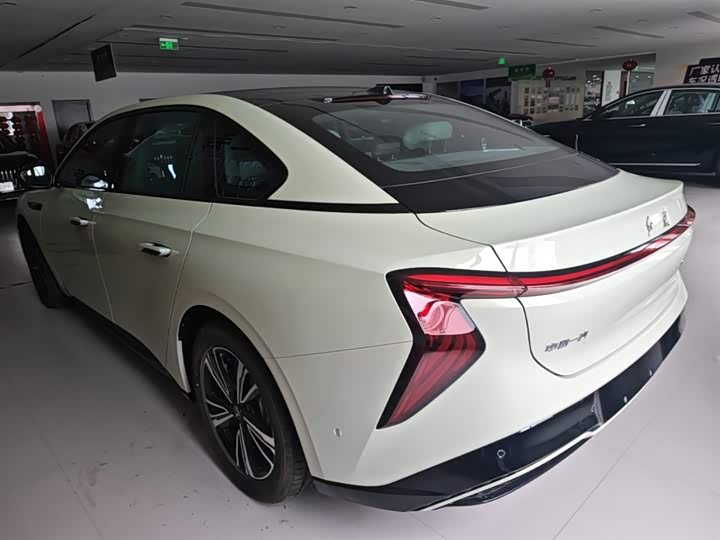 2025 Hongqi EH7