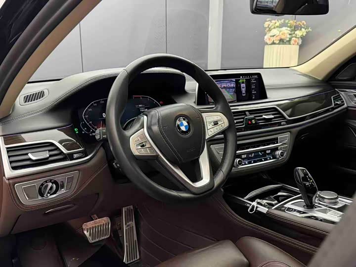 Фото 4 - BMW 7 Series