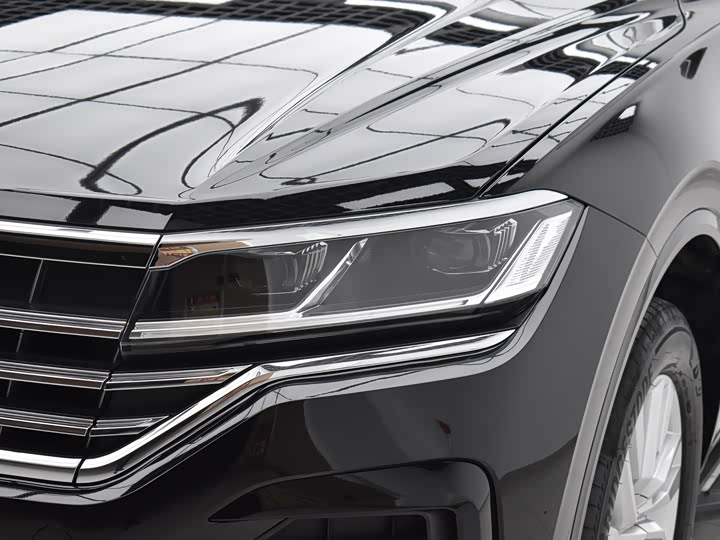 Фото 4 - Volkswagen Touareg