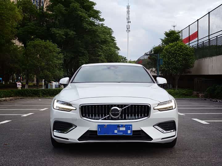 Volvo S60 2025 2025款 B4 智逸豪华版