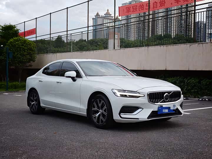 Volvo S60 2025 2025款 B4 智逸豪华版