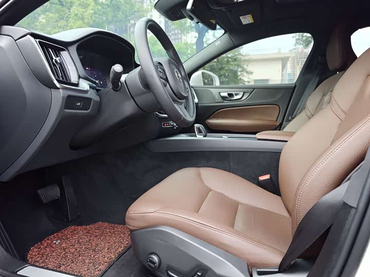 Volvo S60 2025 2025款 B4 智逸豪华版