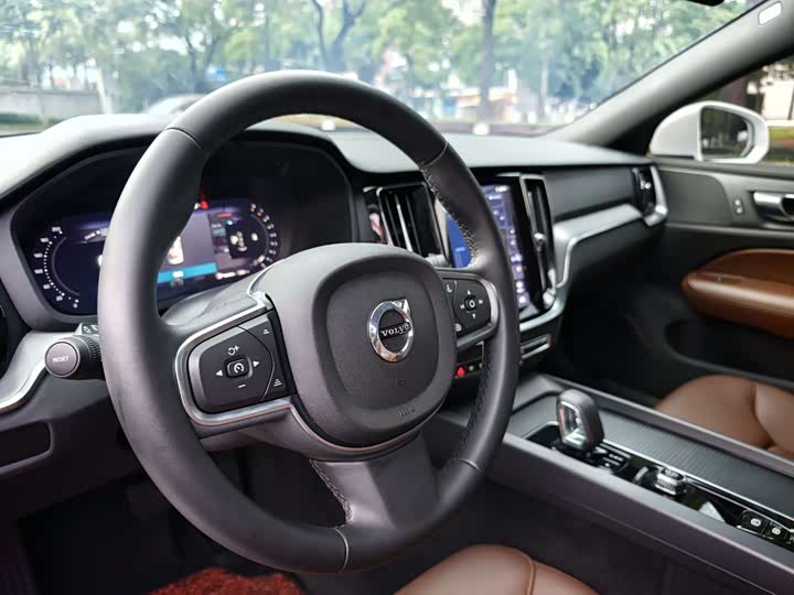 Volvo S60 2025 2025款 B4 智逸豪华版