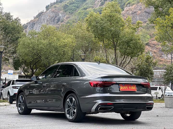 Фото 4 - Audi A4L