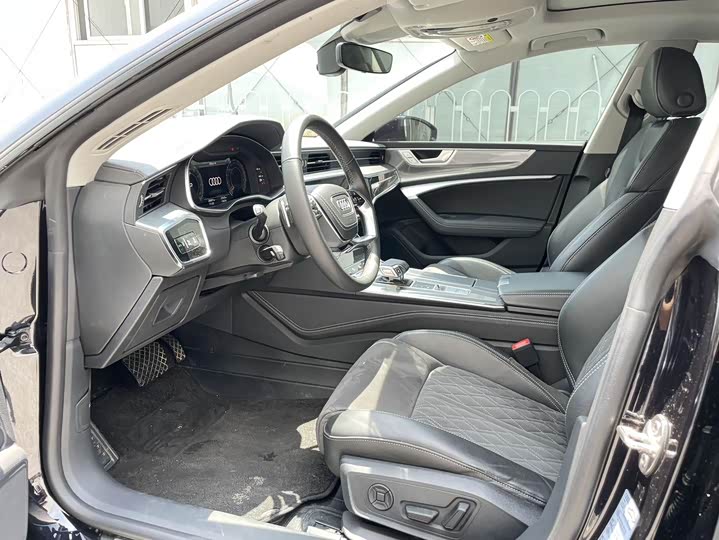 2025 Audi A7L