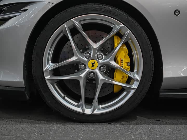 Фото 2 - Ferrari Roma