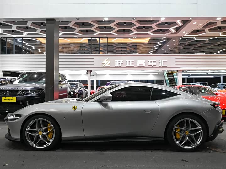 Фото 4 - Ferrari Roma