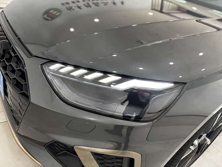 Фото 9 - Audi A4L