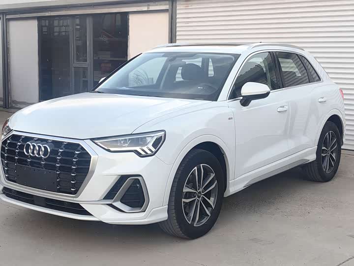 Photo 1 - Audi Q3