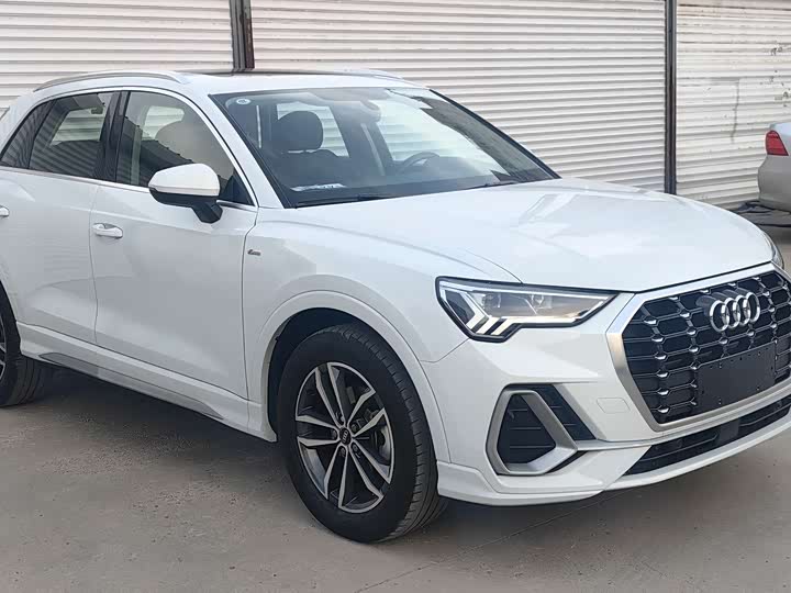Photo 3 - Audi Q3