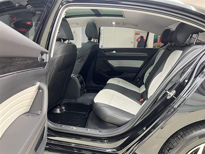Volkswagen Magotan 2026 2026款 3000万辆甄选款 380TSI DSG豪华型