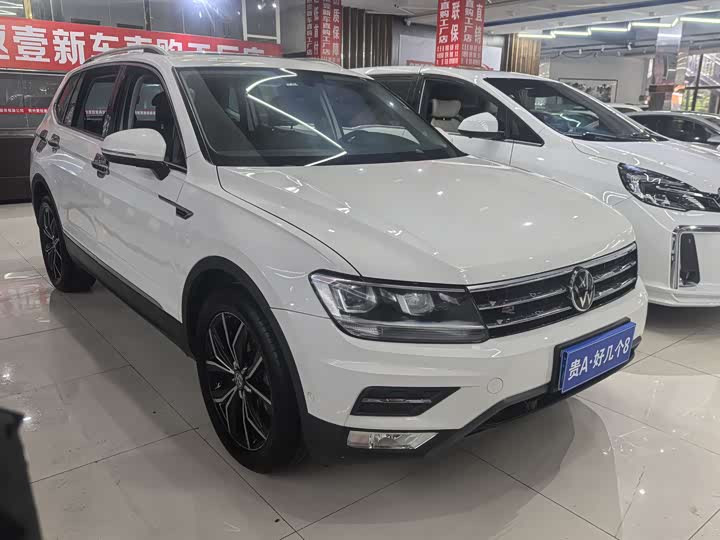 Фото 3 - Volkswagen Tiguan L Pro