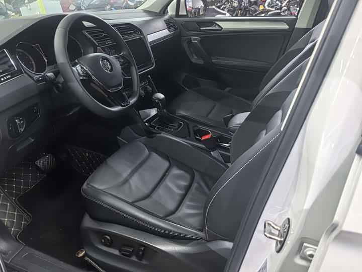 Фото 4 - Volkswagen Tiguan L Pro